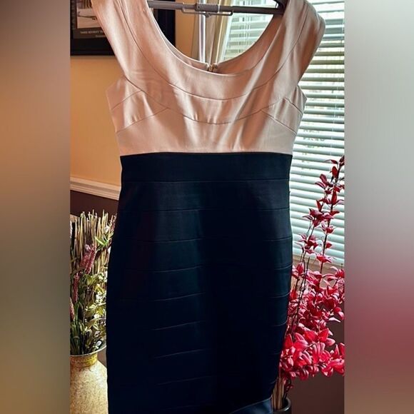 🦋. EUC MAGGY LONDON Women’s sheath midi banded black/ champagne gold, size 8 - Picture 5 of 13